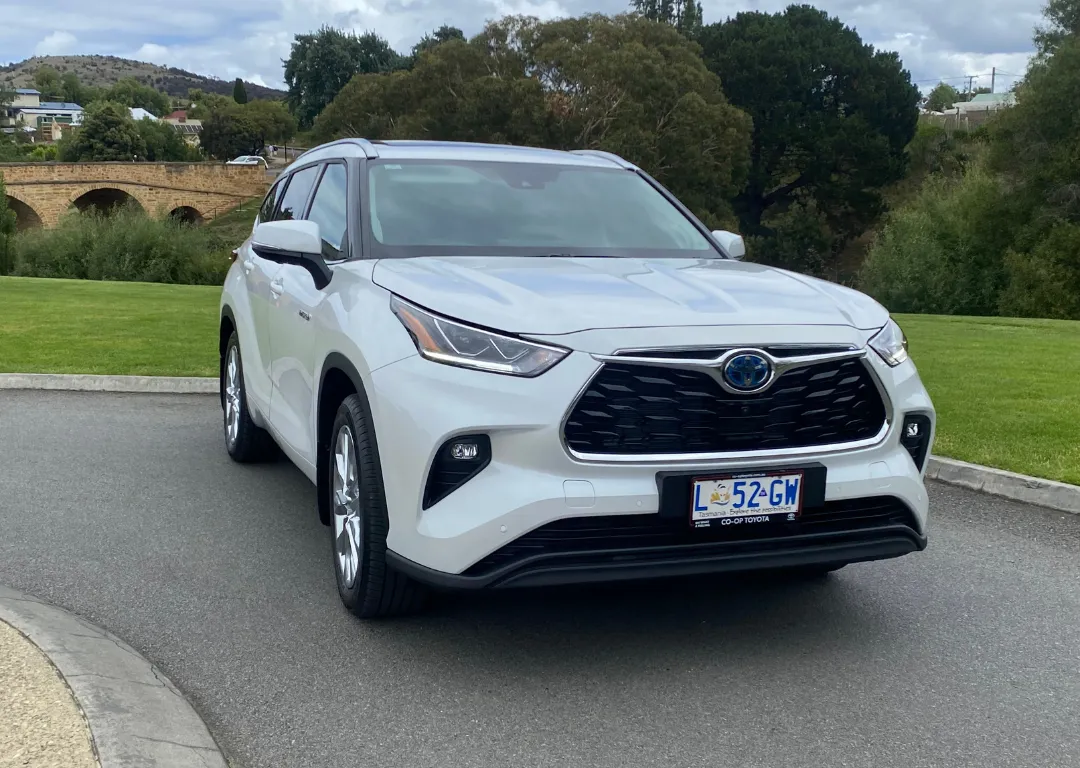Comfortable SUV Transport for Small Groups in Tasmania